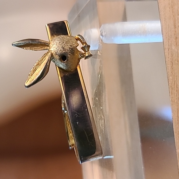 Vintage gold tone playboy Bunny tie bar - Picture 2 of 8